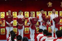 躰(tǐ)操世(shì)界冠軍(jūn)登(dēng)榜仪式在京举行 两位(wèi)新(xīn)科冠軍(jūn)登(dēng)榜