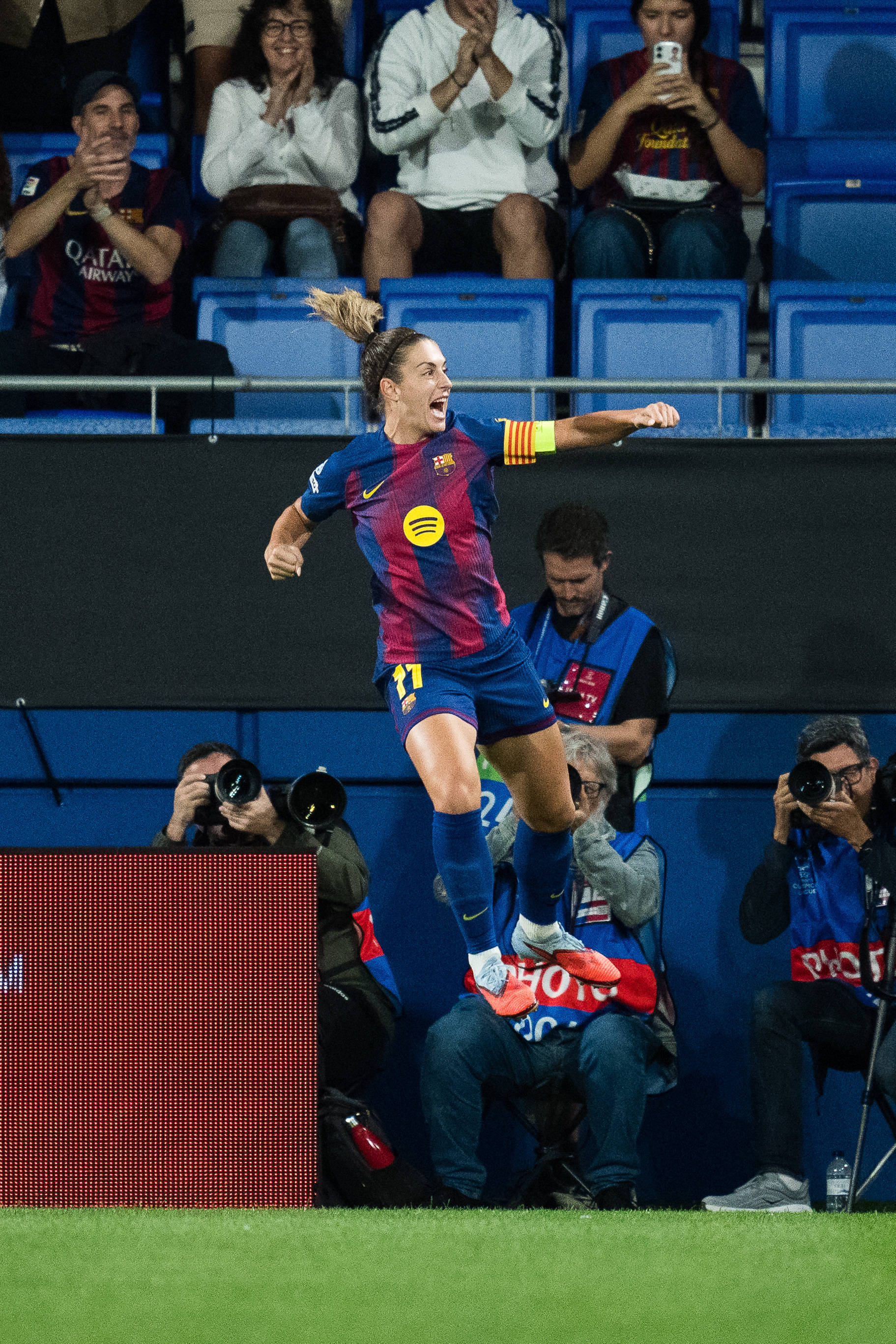 (体育)足球——欧冠女足:巴塞罗那胜拜仁慕尼黑