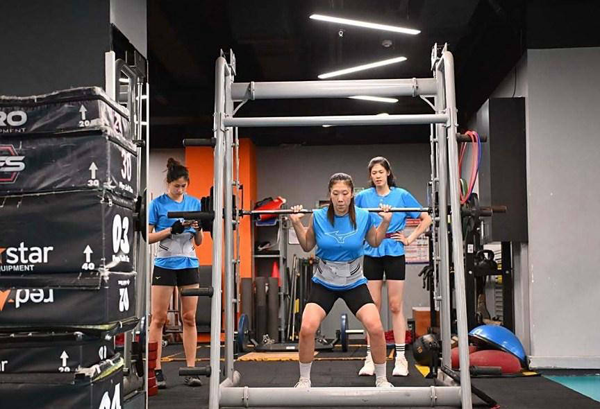 天津女排抵达土耳其开启热身训练，加拉塔萨雷确认王媛媛球衣号码，备战欧冠