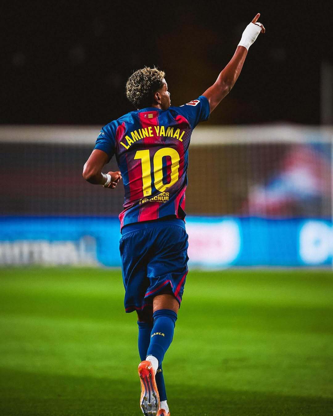 亚马尔德容身背黄牌，巴萨四名主力面临欧冠停赛风险