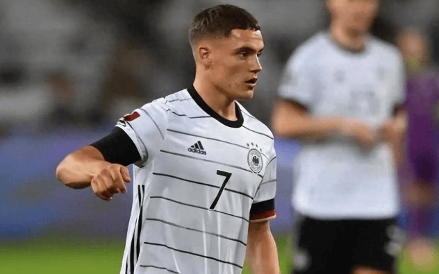 欧冠最佳扑救候选：恰基尔、凯拉特门将入围