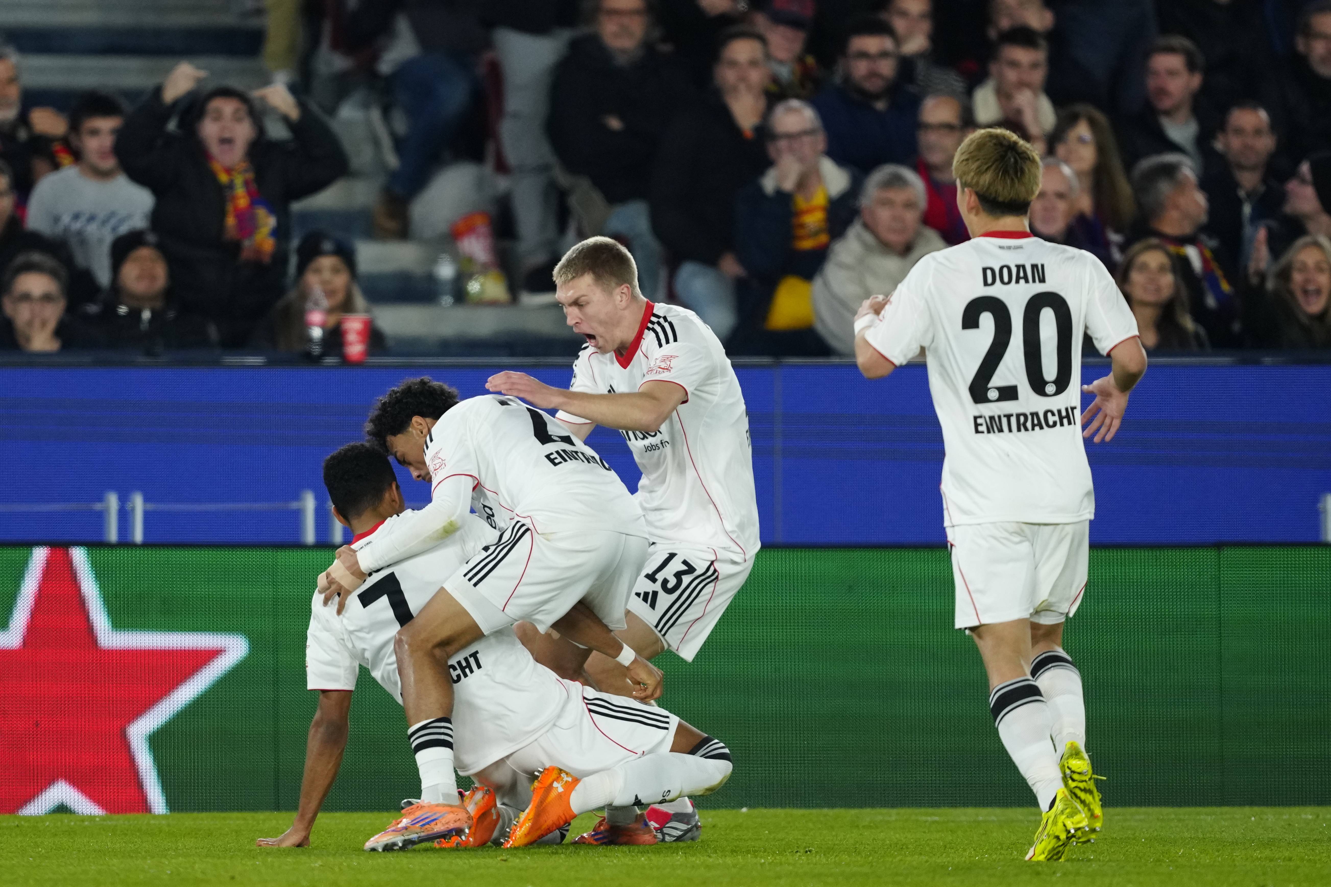 (外代二线)足球——欧冠联赛:巴萨胜法兰克福