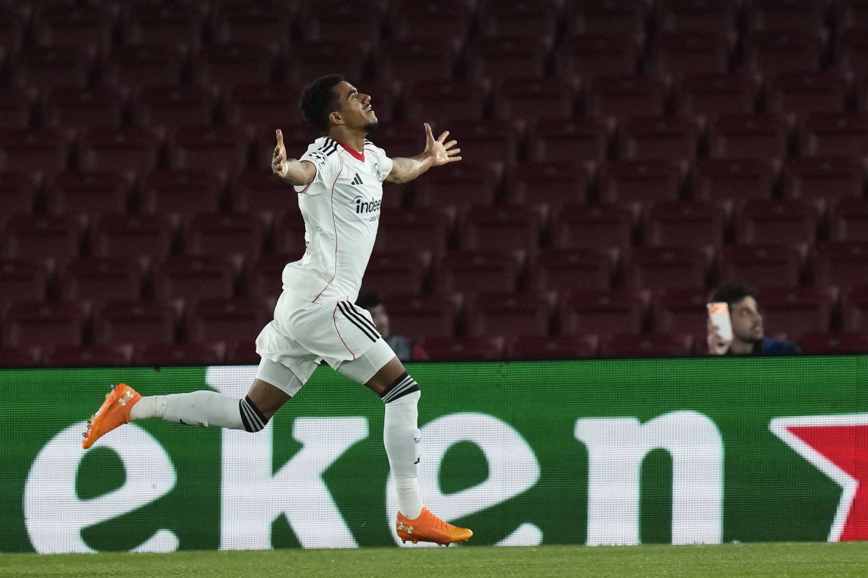 (外代二线)足球——欧冠联赛:巴萨胜法兰克福