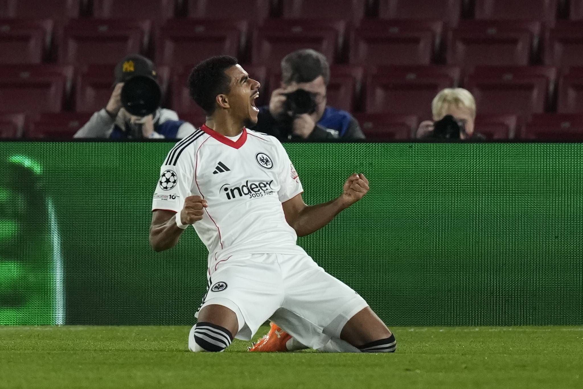 (外代二线)足球——欧冠联赛:巴萨胜法兰克福