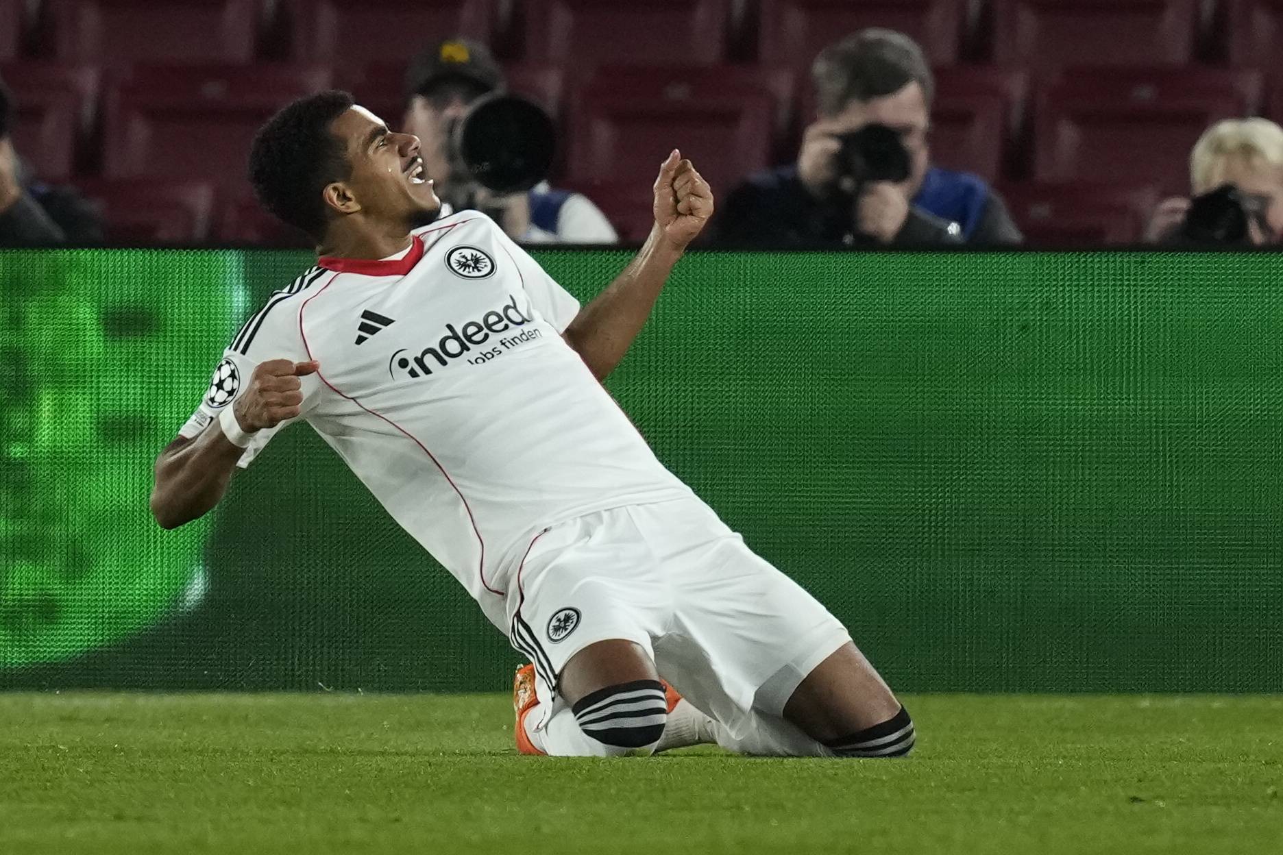 (外代二线)足球——欧冠联赛:巴萨胜法兰克福