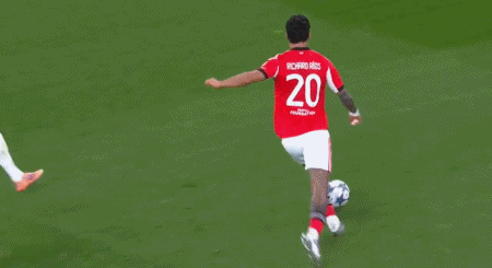 本菲卡2:0战胜那不勒斯，穆里尼奥有望迎来第3座欧冠奖杯