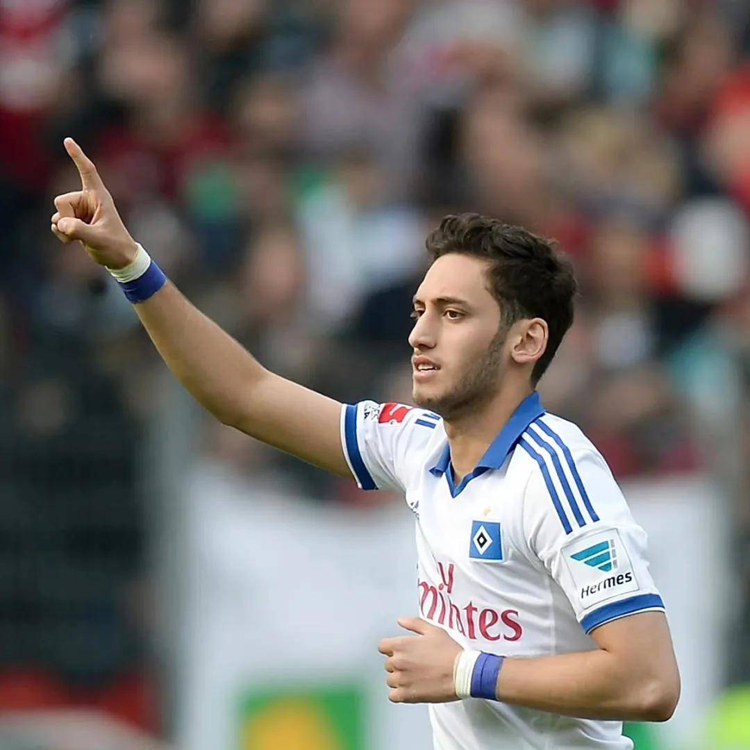 多变的恰尔汗奥卢！