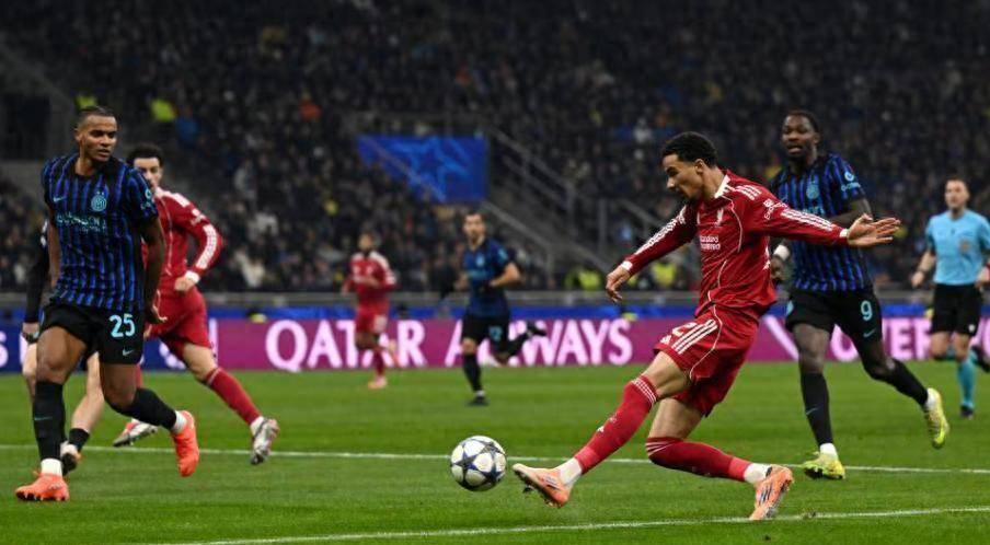 欧冠狂欢一夜:利物浦压哨绝杀国米,拜仁+巴萨翻盘,切尔西惨遭冷门