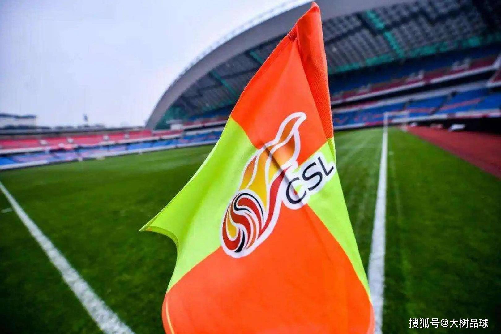 大鱼!中甲球队报价欧冠球队前锋:28岁1米9,欧冠11场1球