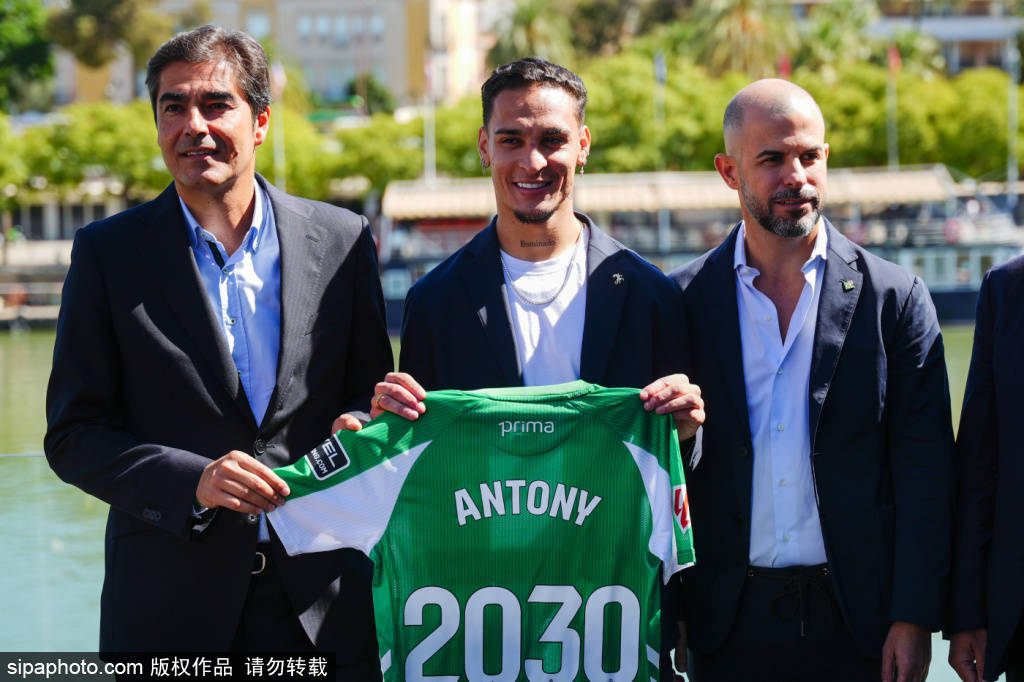 FIFA最佳球员候选身价榜：亚马尔2亿欧居首，姆巴佩、佩德里前三