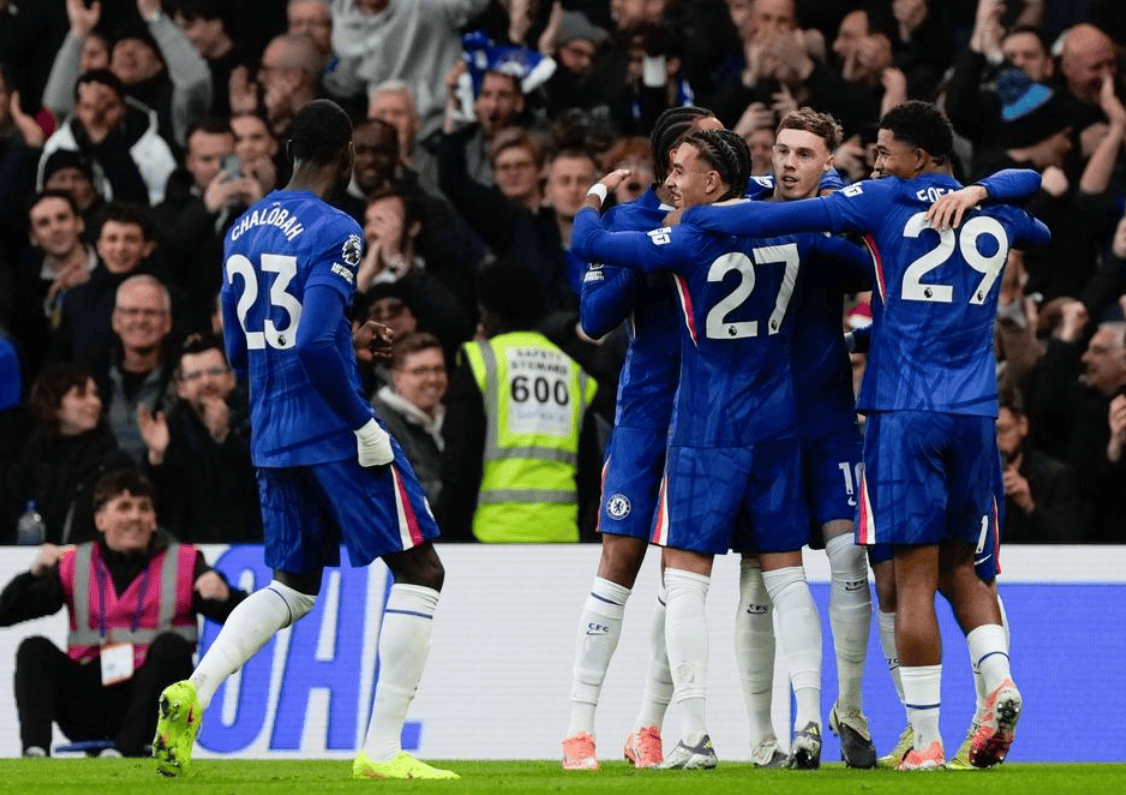 英超豪门杀入欧冠区,22岁后卫爆发:独造2球,全场最佳