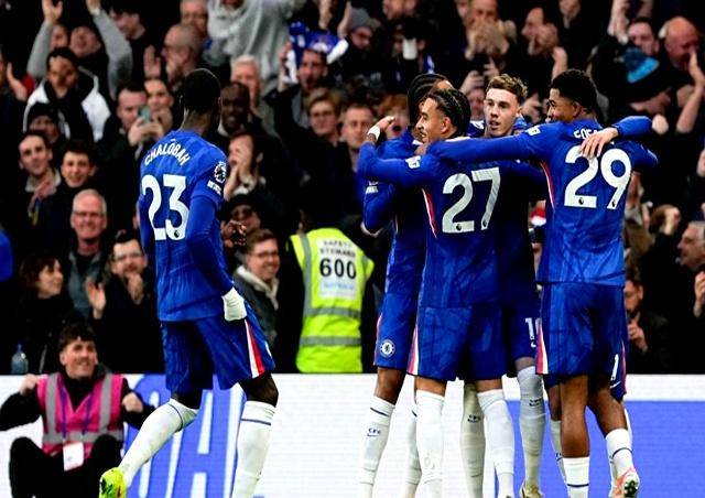 英超劲旅闯入欧冠区，22岁后卫爆发：独造2球，全场最佳